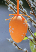 &OElig;uf orange suspendu pour P&acirc;ques